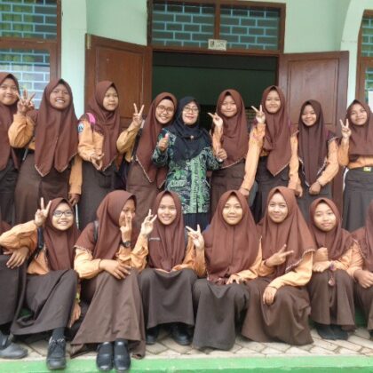 BERSIH KELASKU INDAH SEKOLAHKU