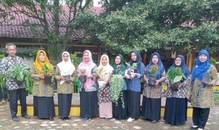 UPT SMP NEGERI 1 KEREK, MEMPERINGATI HARI AMAL BAKTI KE-79 WILAYAH PROVINSI JAWA TIMUR