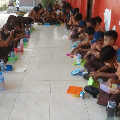 “Isi Piringku” di UPT SMP Negeri 1 Kerek