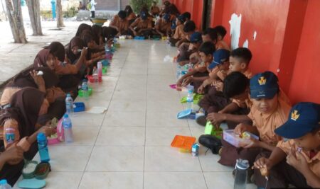“Isi Piringku” di UPT SMP Negeri 1 Kerek